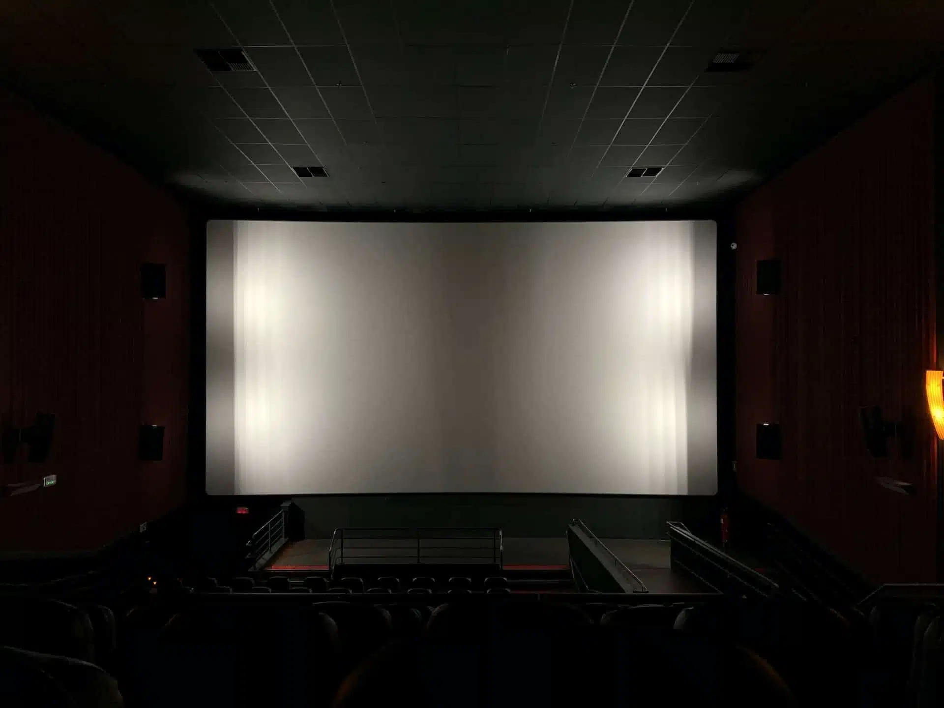 How To Make A Pull Down Projector Screen
