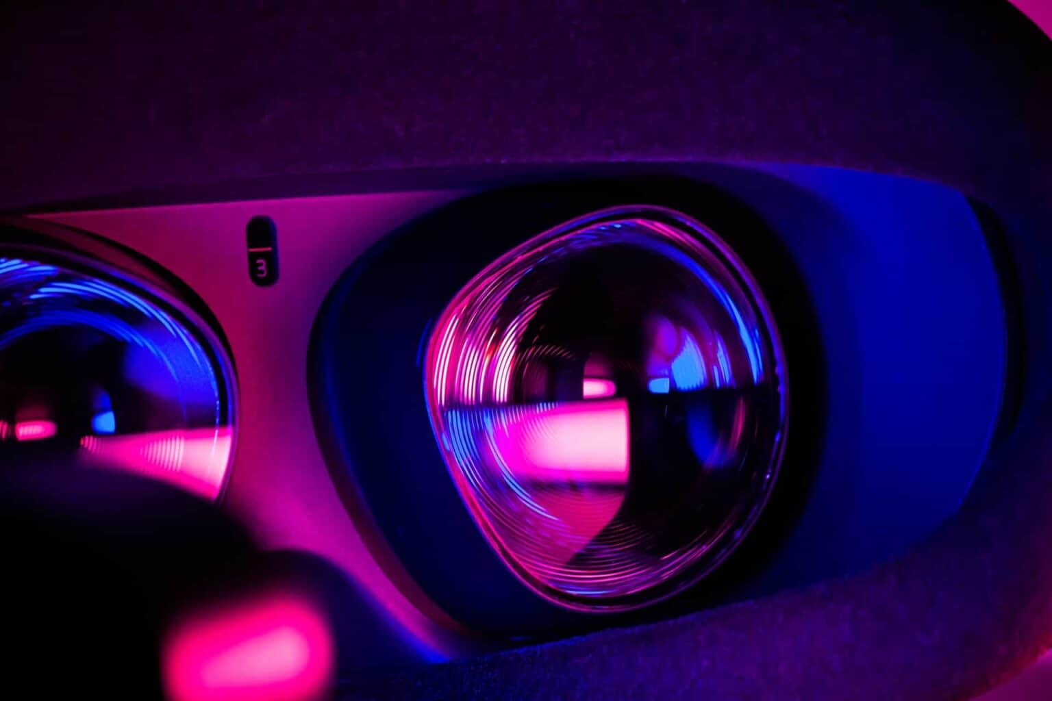 How Does a Digital Projector Work (Detailed Guide)